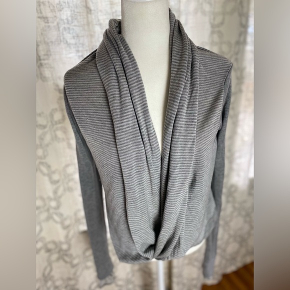 Lululemon Iconic Wrap Sweater- Striped Gray Size 4 - Picture 1 of 7